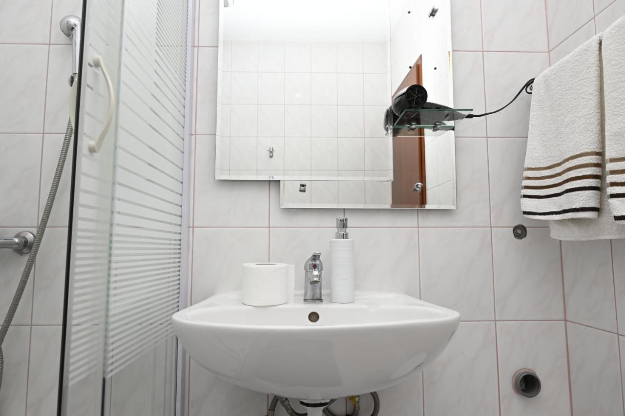 Apartments "Sea View" Miki & Ivana Bol Extérieur photo